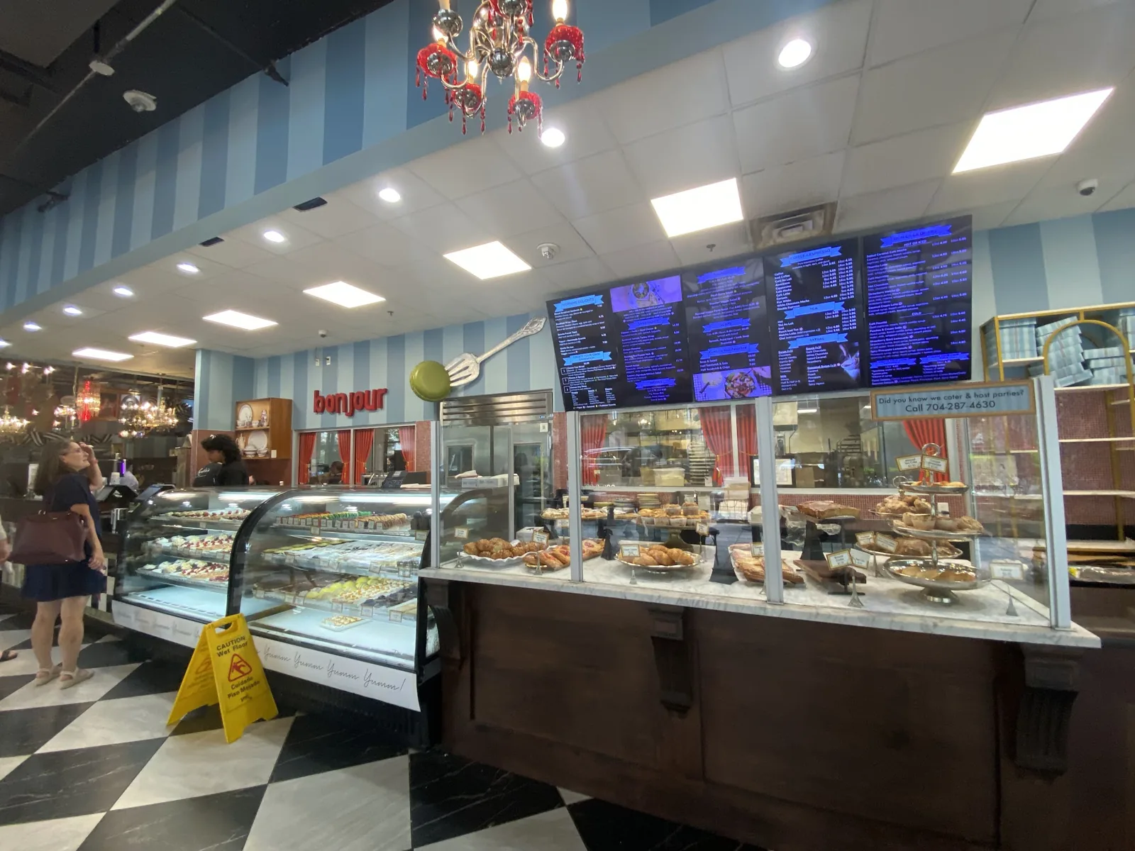Amélie’s French Bakery & Café | Uptown photo 2
