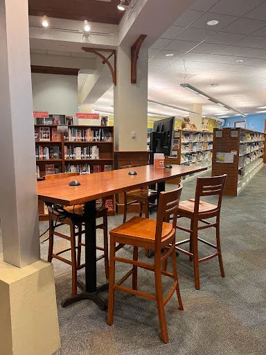 Charlotte Mecklenburg Library | Matthews photo 1