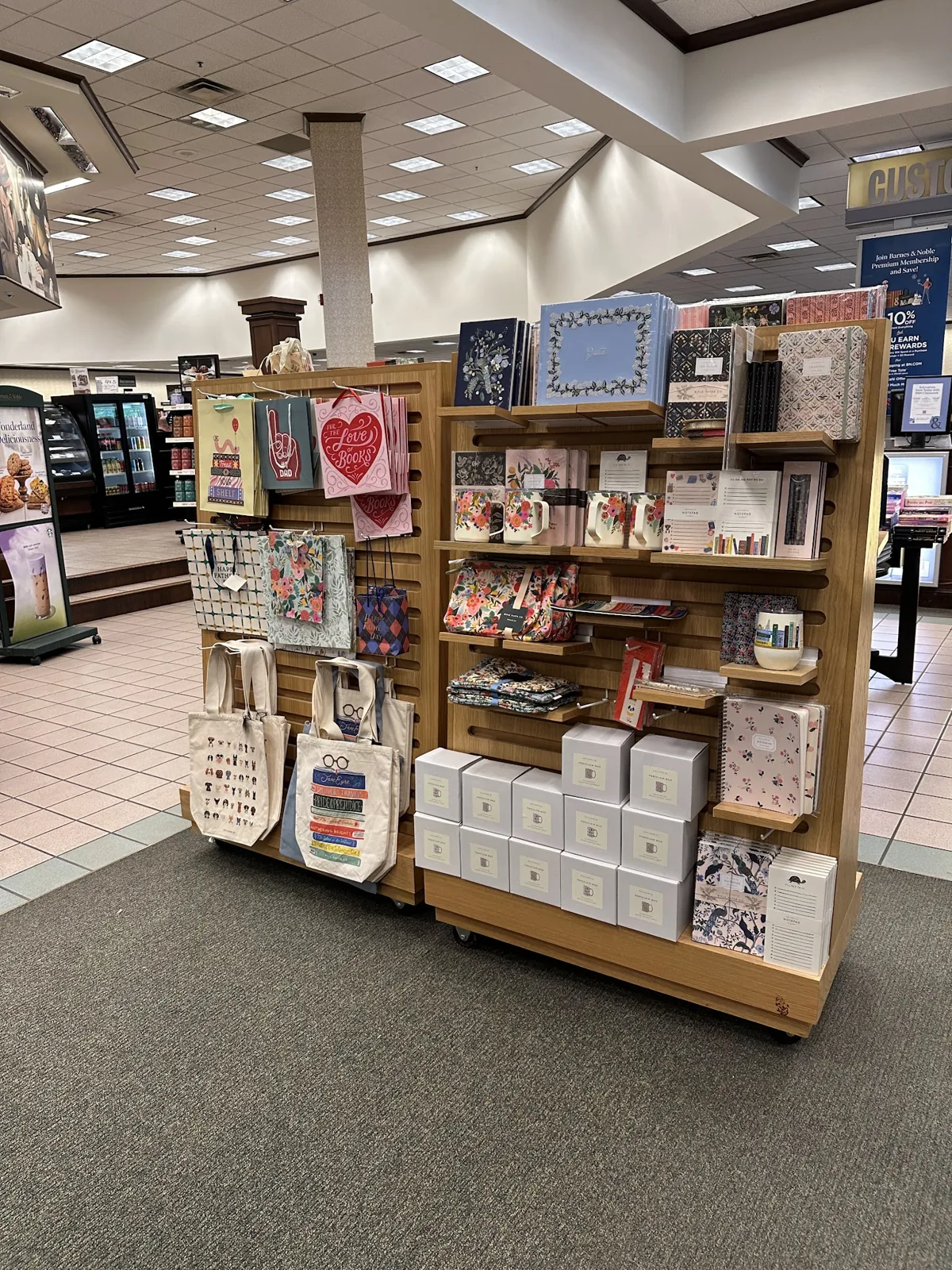 Barnes & Noble | Arboretum photo 35