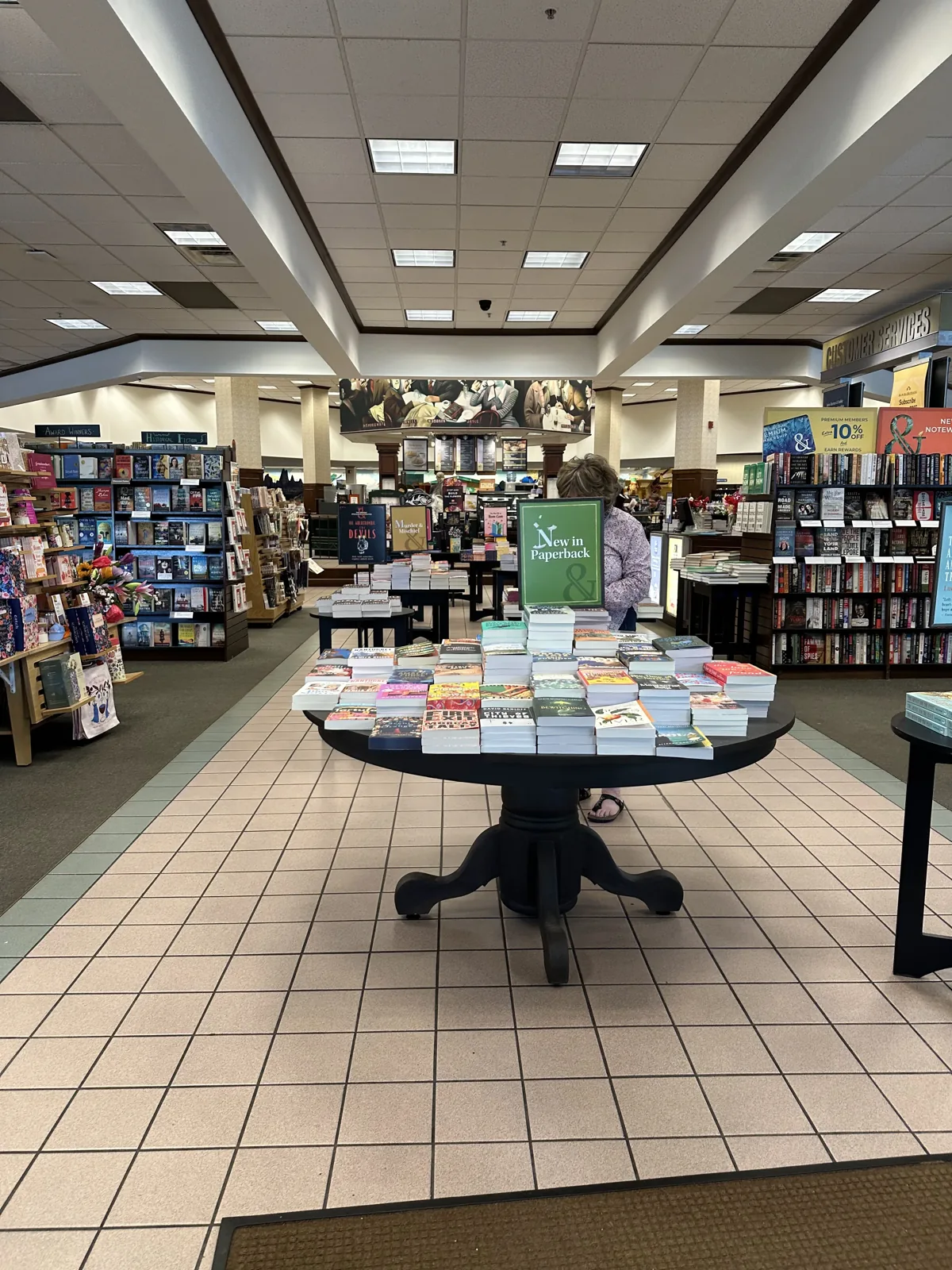 Barnes & Noble | Arboretum photo 2